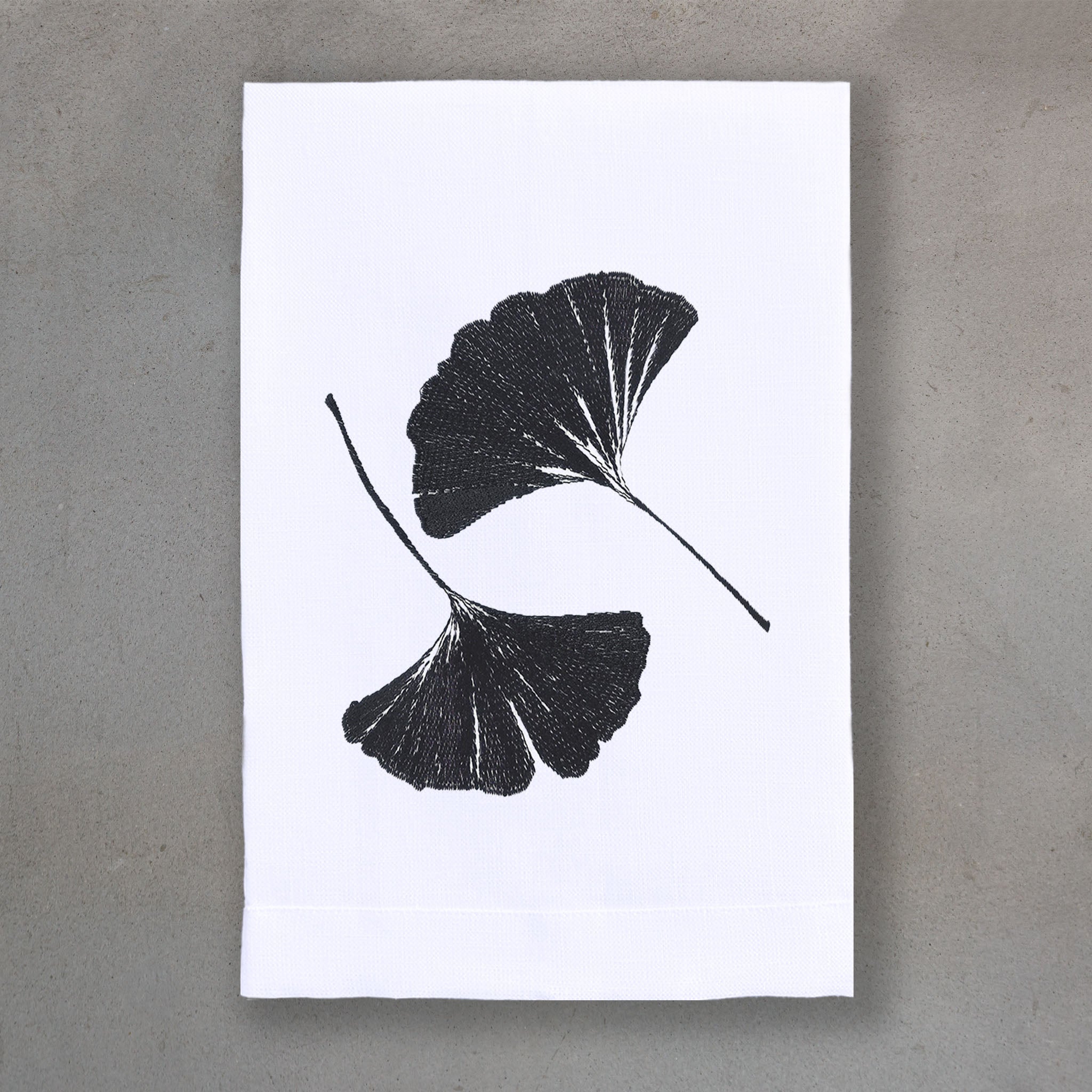 Ginkgo Black | White Linen