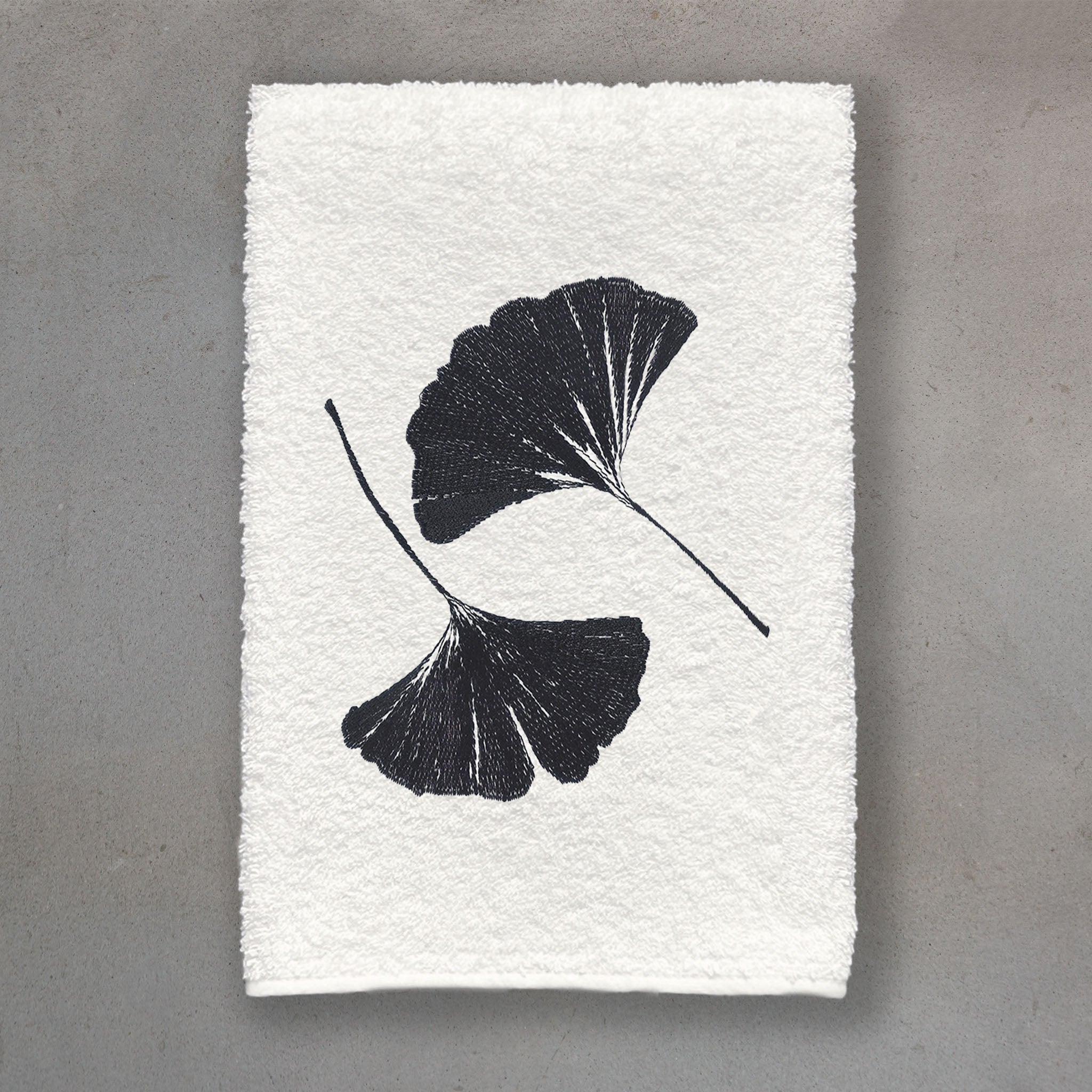 Ginkgo Black | Ivory Roma