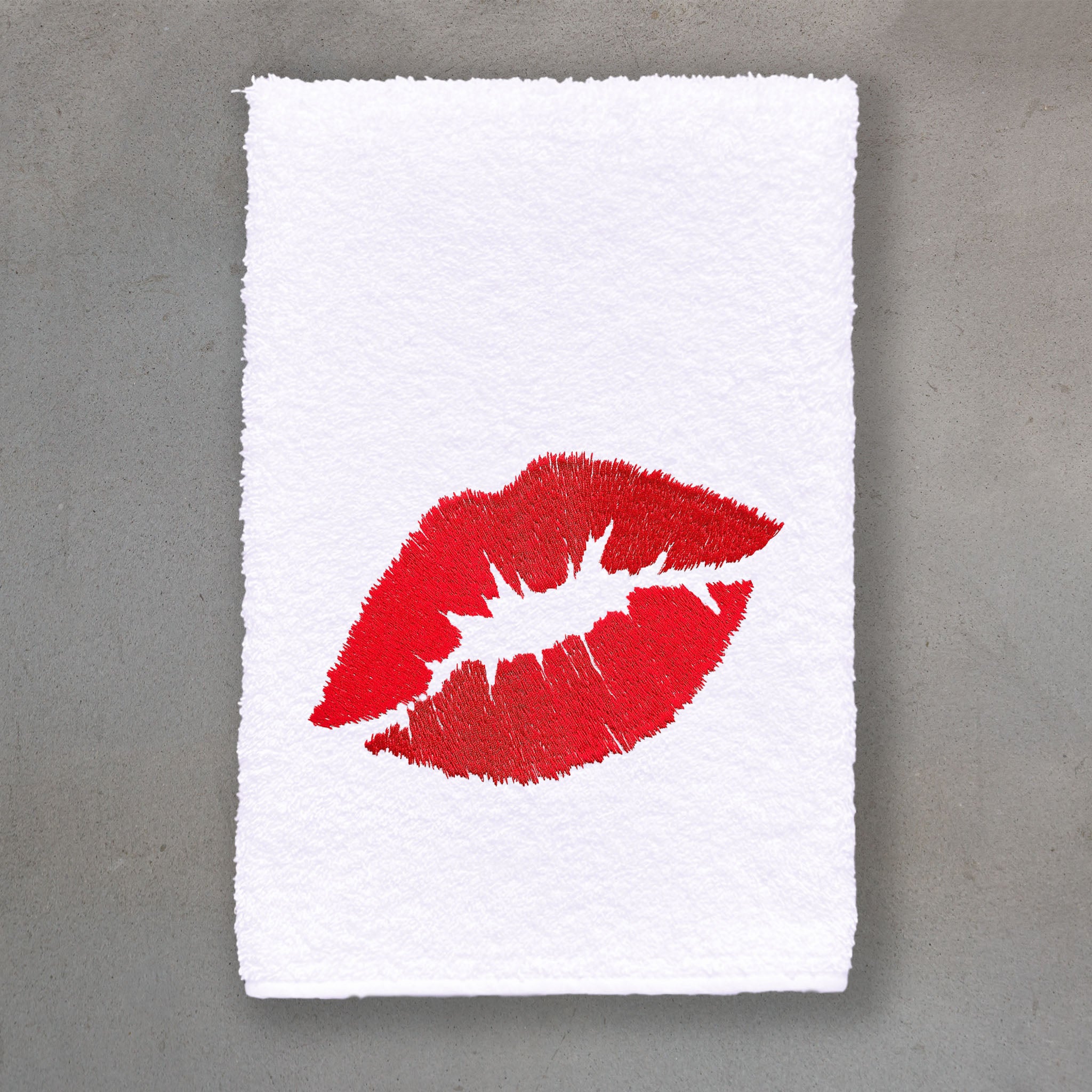 Kiss Red | White Roma